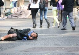 Autoritățile ieșene vor să scape de cerșetori
