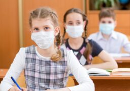 Țările europene au stabilit condițiile în care elevii vor începe școala în toamnă.