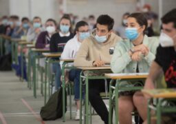 Coronavirusul face ravagii în școlile ieșene