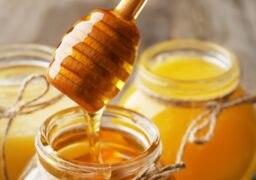 România importă aproape  35% din consumul intern, deşi este unul dintre cei mai importanţi producători de miere din Europa