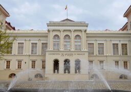 Studenții de la UMF Iași, puși să se testeze săptămânal pe cheltuiala proprie daca nu sunt imunizati