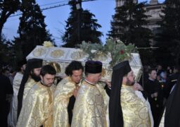 Racla cu moaştele Sfintei Cuvioasei Parascheva va fi scoasă vineri