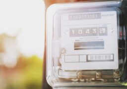 Consumatorii de energie electrică şi gaze naturale vor putea schimba furnizorii în maximum 24 de ore