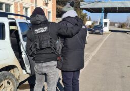 Condamnat la opt ani de închisoare pentru deținerea unei fabrici clandestine de țigări