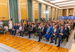 𝗣𝗲𝘀𝘁𝗲 𝟭 𝗺𝗶𝗹𝗶𝗮𝗿𝗱 𝗱𝗲 𝗲𝘂𝗿𝗼 𝗽𝗲𝗻𝘁𝗿𝘂 𝗱𝗼𝘁𝗮𝗿𝗲𝗮 𝘀̦𝗰𝗼𝗹𝗶𝗹𝗼𝗿 𝗱𝗶𝗻 𝗥𝗼𝗺𝗮̂𝗻𝗶𝗮!