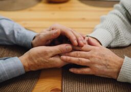 Pensionarii cu pensii mici vor primi un bonus de 400 lei.